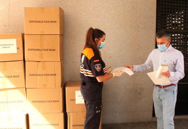 Protección Civil reparte 6.000 mascarillas en Hellín