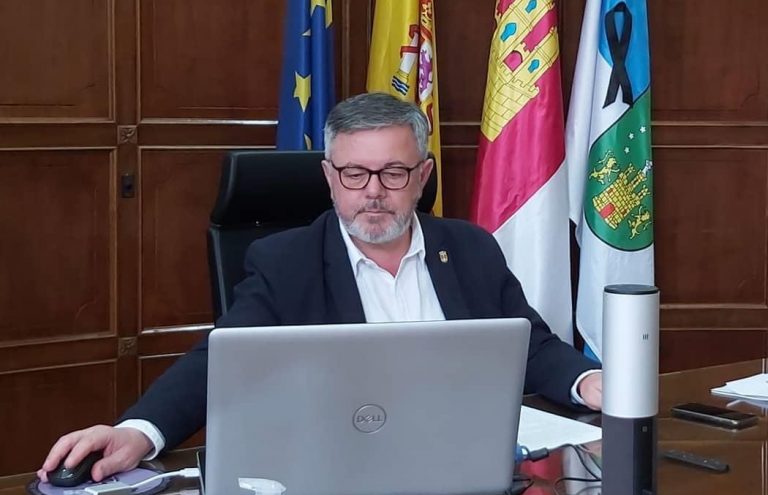 Ramón García se defiende de las críticas que ha suscitado la habilitación provisional como semipeatonales de algunas calles