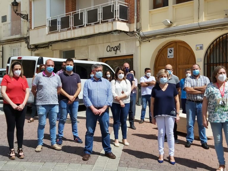 Minuto de silencio en honor de las victimas provocada por el coronavirus
