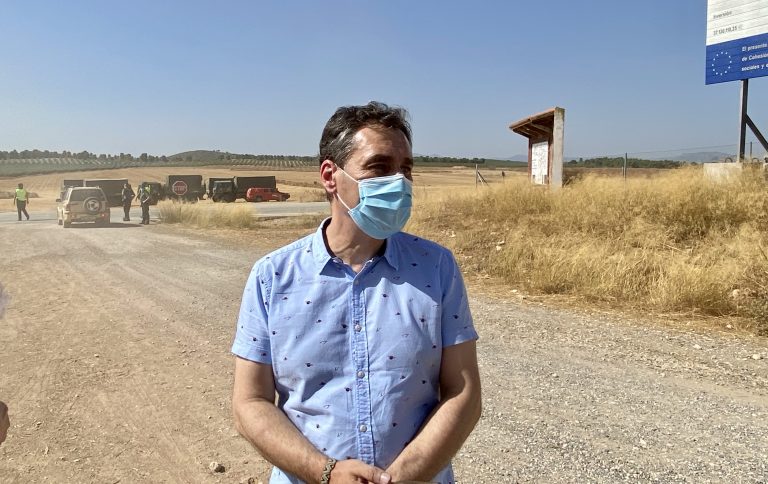 El delegado del Gobierno en Castilla-La Mancha ha presenciado el trabajo realizado para luchar contra el incendio de Férez