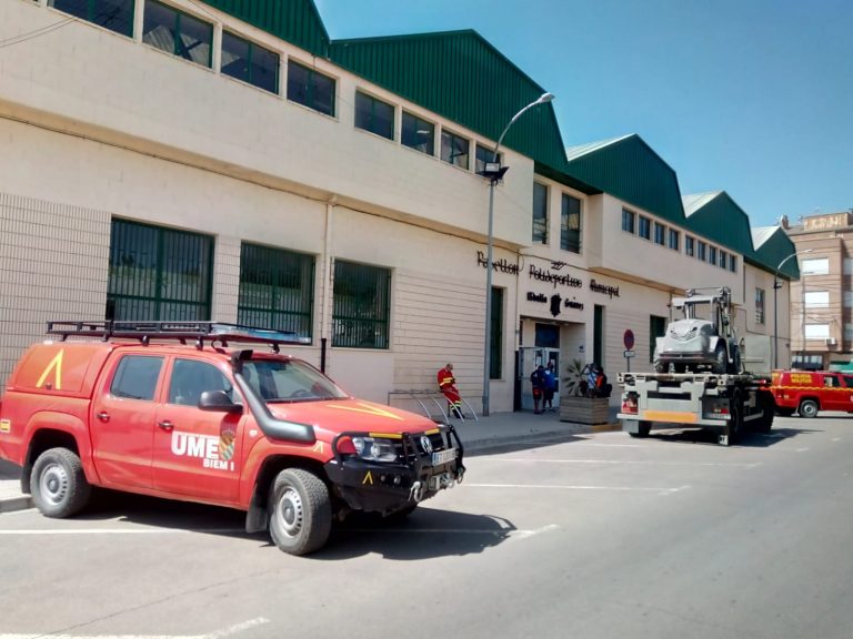 El incendio de Férez sigue sin controlar