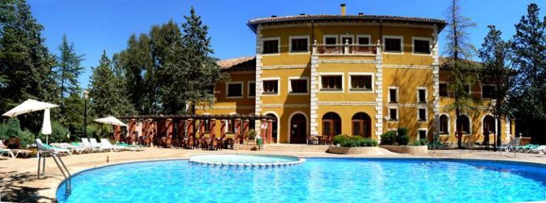 Un centenar de argelinos pasarán cuarentena en el Hotel Cenajo