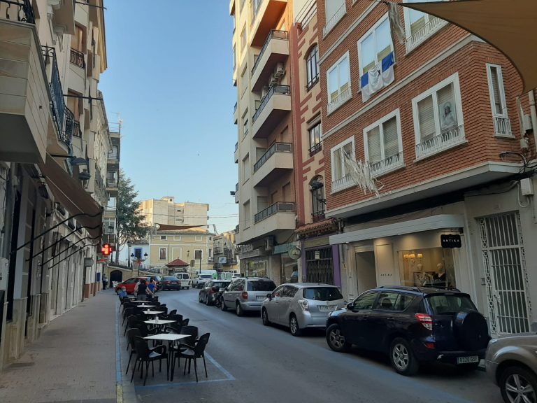 Las terrazas al aire libre de bares y restaurantes tendrán que cerrar a la 1 de la madrugada