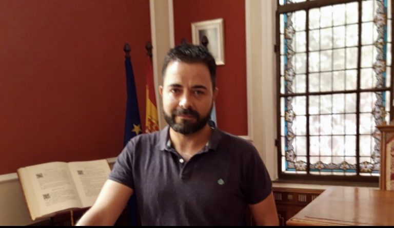 Emilio José Pinar satisfecho del desarrollo del Taller “Lápices de Colores”