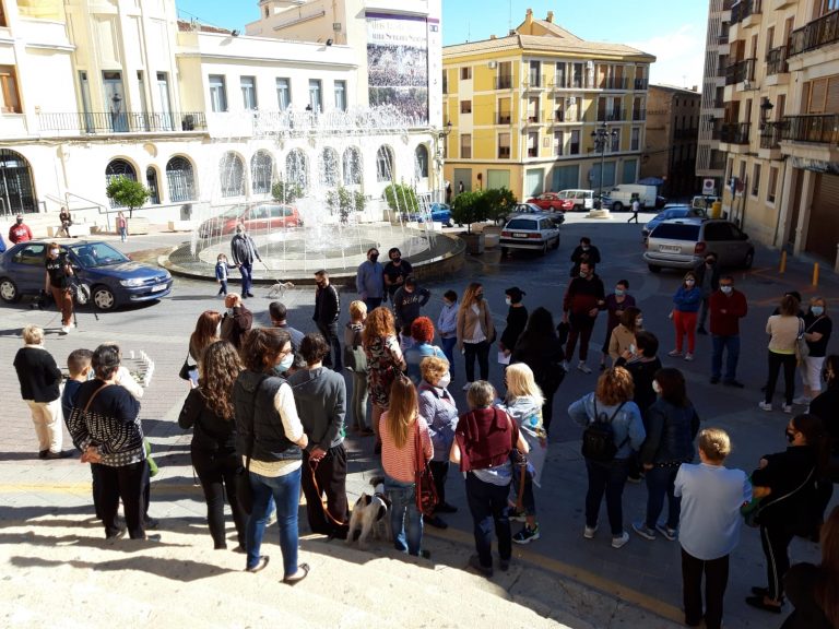 Concentración en memoria de Mari Cielo Cañavate  en la Plaza de la Iglesia