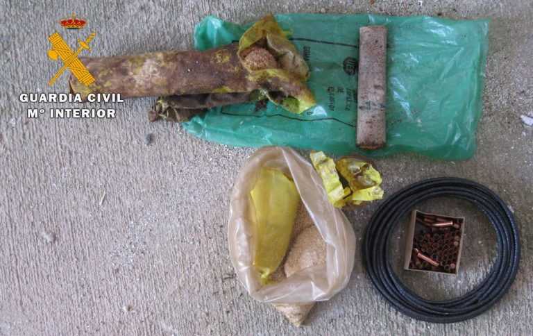 La Guardia Civil destruye material explosivo localizado en una vivienda del término municipal de Molinicos