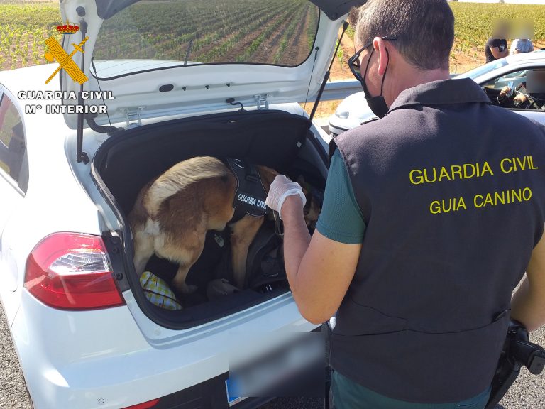 Dos detenidos y medio kilo de hachís intervenido en la última operación de la Guardía Civil en el término municipal de Hellín