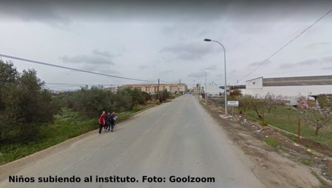 Ciudadanos pide que se aumente la seguridad de la curva de la calle Castilla-la Mancha, junto a la antigua piscina de Víllora