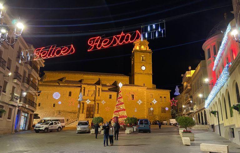 Encendido el alumbrado navideño en las calles y plazas del municipio de Hellín