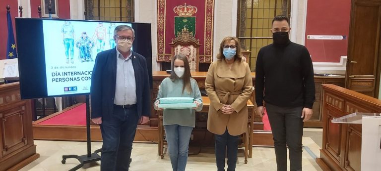Julia Ibáñez ganadora del concurso de relato convocado para conmemorar el Día de la Discapacidad