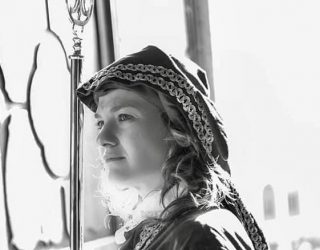 María Dolores Valencia Pinar, presentadora de la revista Redoble 2021