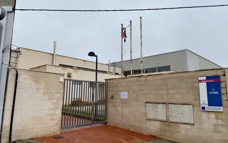Vacunación masiva anti Covid-19 en el CP La Olivarera