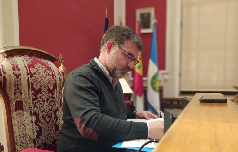 Manuel Serena pide que se vacunen inmediatamente a las trabajadoras del Servicio de Ayuda a Domicilio