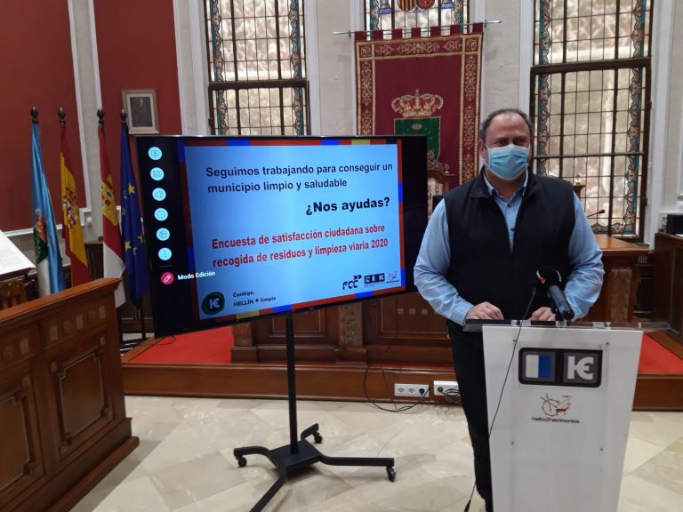 Julián Martínez anuncia la llegada a las calles de Hellín de un nuevo contenedor para recoger los residuos orgánicos
