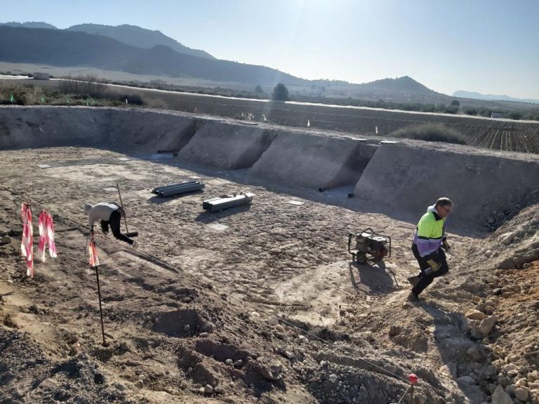 Ramón García y Julián Martínez visitan las obras de construcción de la depuradora de Agramón
