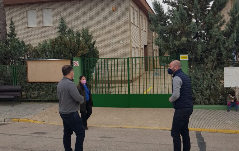 El Partido Popular reclama un porche en el colegio Santiago Apóstol de Isso
