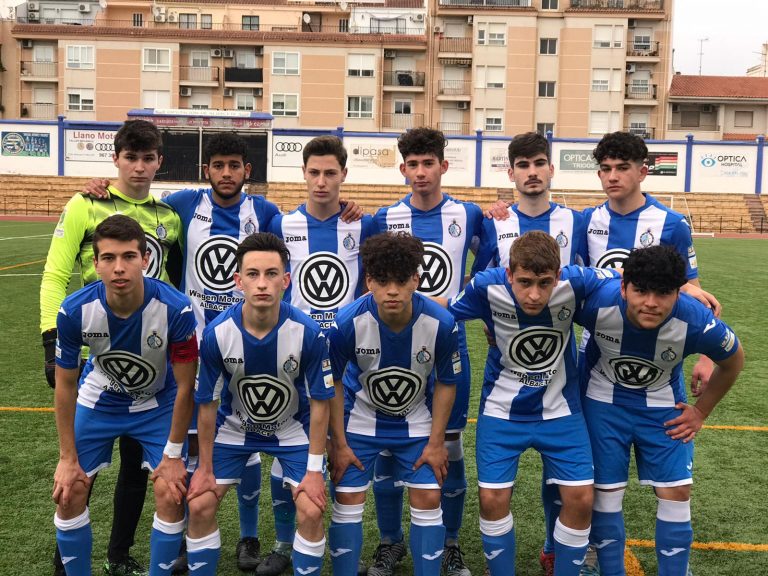 Los juveniles hellineros perdieron un partido que iban ganando por dos goles a cero en el minuto 80