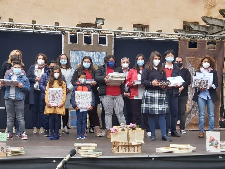 El patio de la Casa de la Cultura acogió un emotivo Día del Libro