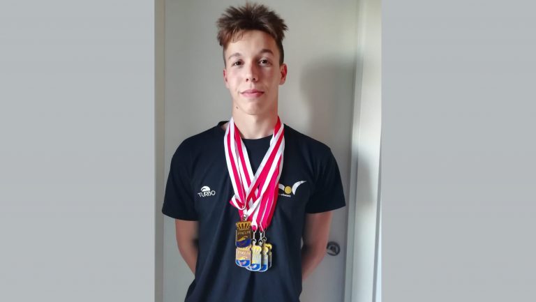 Seis medallas para Javier Ibáñez en el Regional Absoluto de natación