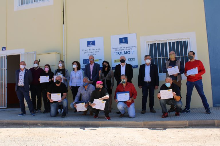 Entrega de los certificados de profesionalidad a nueve alumnos especializados en Albañilería