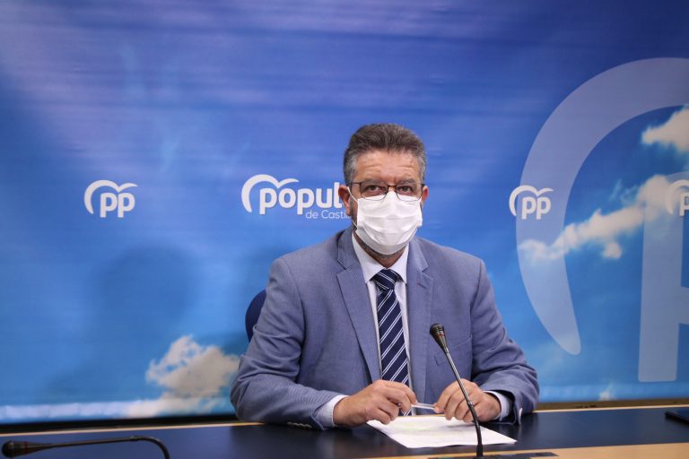 Juan Antonio Moreno Moya acusa a Emiliano García- Page de utilizar la campaña de vacunación para “lavar su imagen”