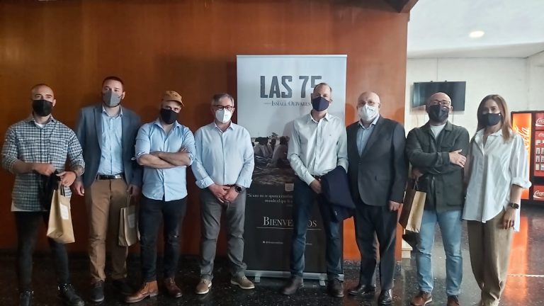 El delegado de la Junta y el delegado provincial de Agricultura asisten a la proyección del documental “Las 75”