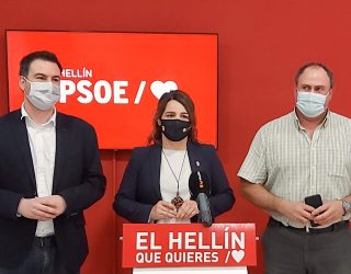 El diputado del PSOE, Antonio Sánchez, dio amplia información de los planes de la Junta contra el desempleo juvenil