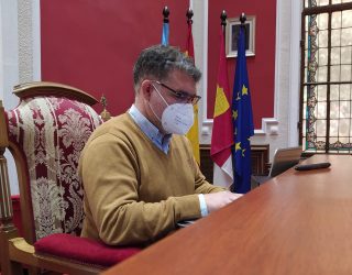 El portavoz del PP, Manuel Serena, preocupado por la falta de vacunación del personal docente de la Casa de la Cultura