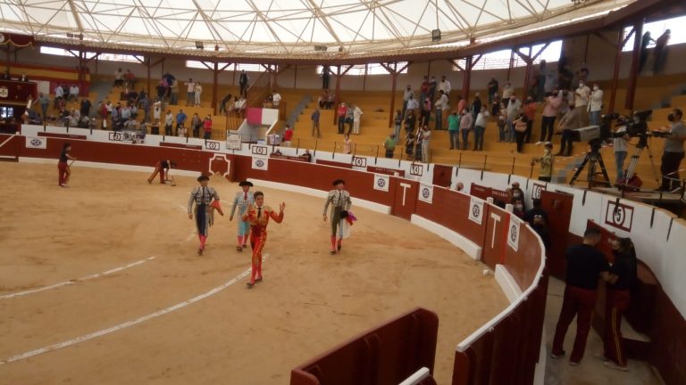 Diego Carretero cortó tres orejas en la corrida del día de la Región celebrada en Tobarra