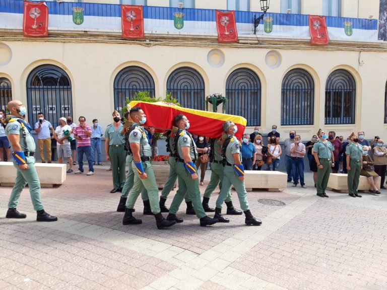 Emocionante y multitudinario entierro del joven hellinero, Rafael  Gallart, sargento del ejército  de Tierra, muerto en un accidente el pasado jueves