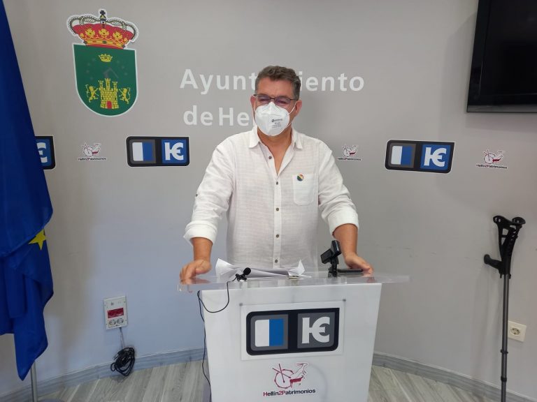 Manuel Serena asegura que el presidente de Castilla-La Mancha, García-Page, solo vino a Hellín a hacerse fotografías