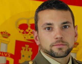Muere un joven hellinero, sargento del Ejército de Tierra, tras sufrir un accidente paracaidista y caer al mar junto a la costa de Cartagena