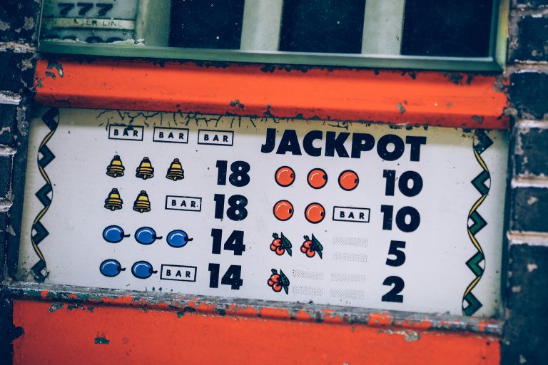 ¿Por qué las tragamonedas en línea se han convertido en uno de los juegos más populares en los casinos?