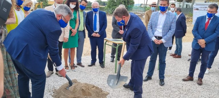 Emiliano García-Page pone la primera piedra para la construcción del nuevo Colegio de Educación Especial “Cruz de mayo” de Hellín