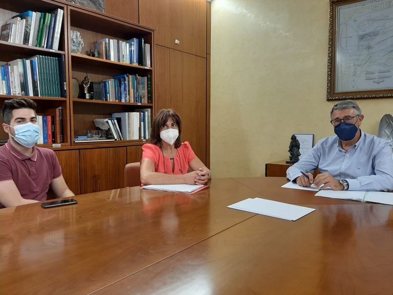 Reunión de trabajo del presidente de la CHS y la alcaldesa de Yeste