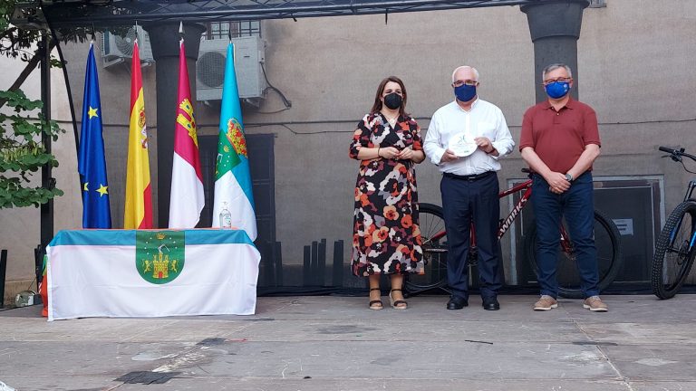 El empresario hellinero, Manuel Torrecillas, premio honorifico del deporte