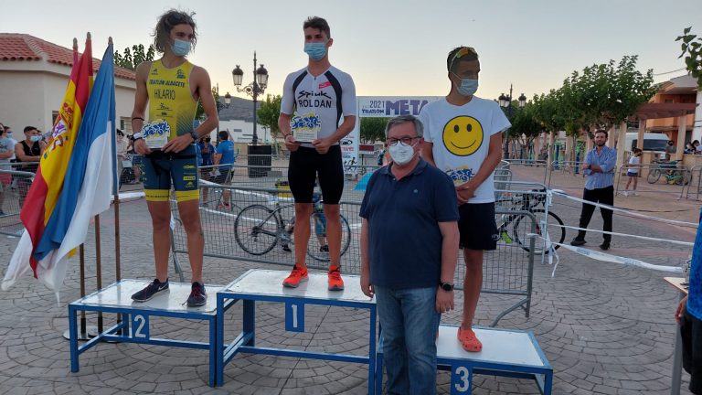 El corredor cóquense, Alberto Roldán, ganador del XVII Triatlón “Valle de Agramón”, con récord de participación
