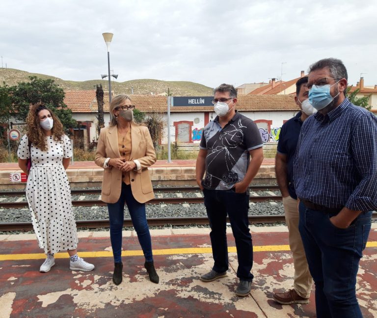 Lola Merino defiende en Hellín la continuidad y mejora de la línea ferroviaria Chinchilla-Cartagena