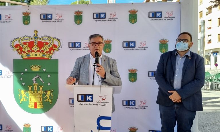 Inauguración del stand del Mosaico de las Estaciones y los Meses