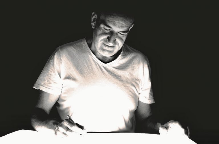 El poeta hellinero Alberto G. Soria presenta su primer libro de poemas