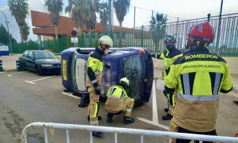 Exhibición de los bomberos del SEPEI de la Diputación de Albacete en la Feria de Hellín