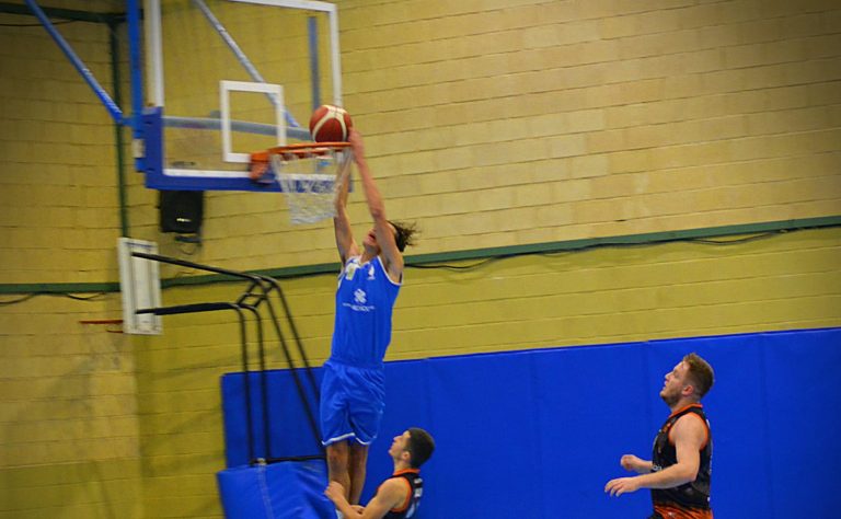 Quinta victoria consecutiva del AD Baloncesto Hellín