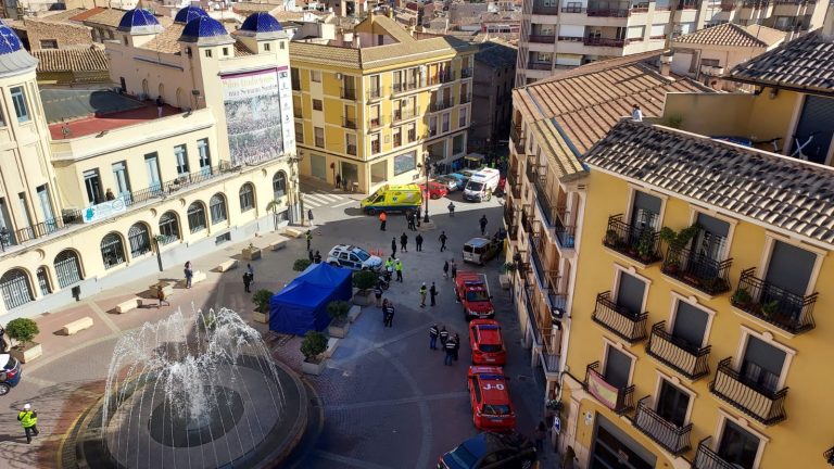 Cerca de 300 efectivos ha participado en un ejercicio de simulacro de emergencia en caso de terremoto en el centro urbano de Hellín