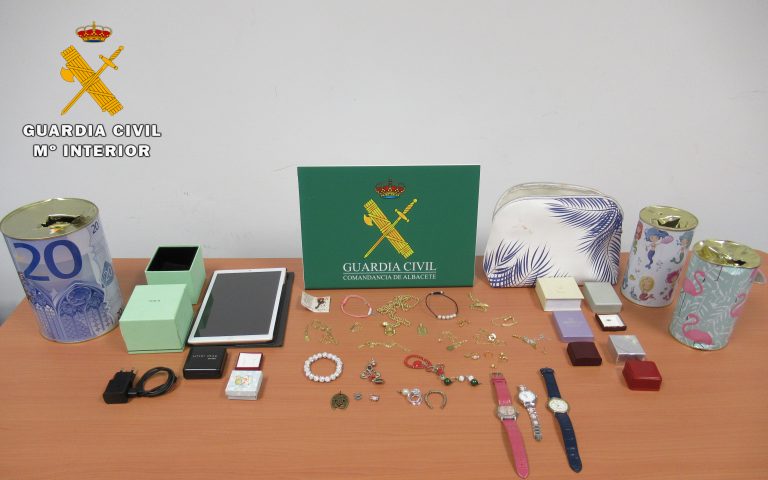 Detenidas dos personas por un delito de robo con fuerza en una una vivienda de Tobarra