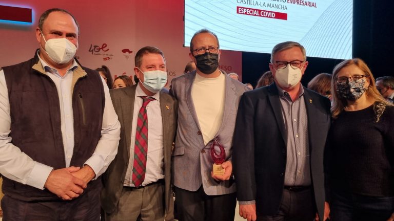 El hellinero,Juan Antonio López, Premio en Categoría de Comercio de Proximidad de la Junta