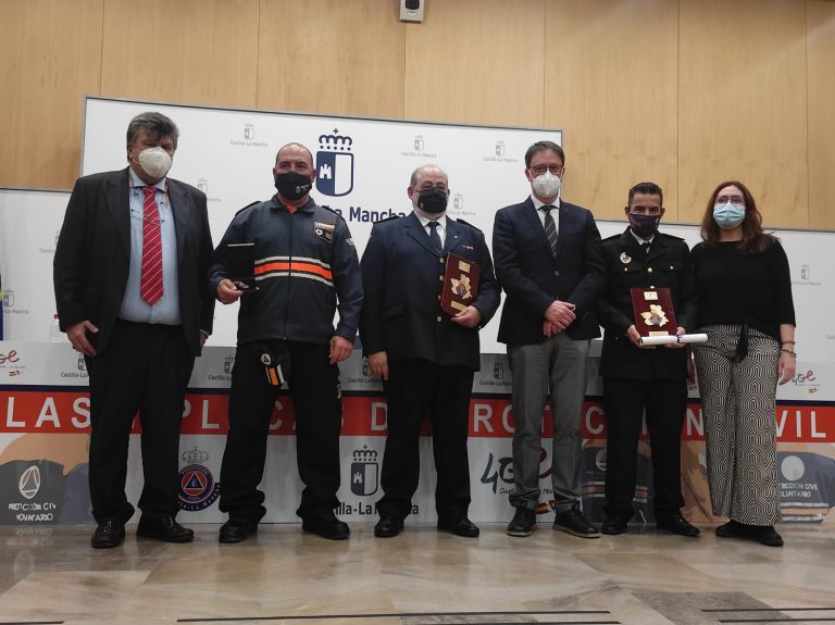El Gobierno regional galardona a la Agrupación de Protección Civil de Hellín