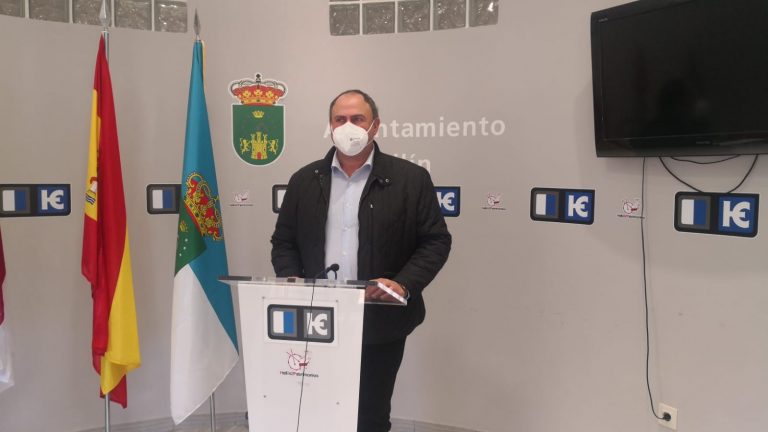 El Ayuntamiento y la Asociación Refugio de Sori firman un convenio para la acogida y mantenimiento de los perros abandonados