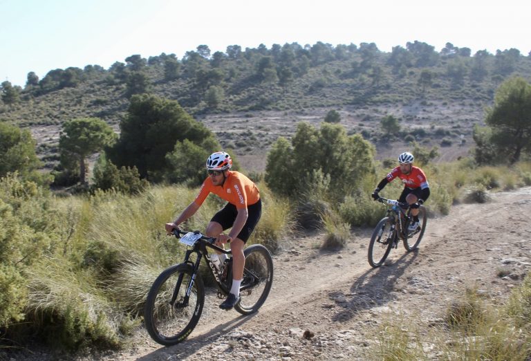 Óscar Carrasco se lleva el triunfo en la BTT de Casas de Juan Núñez