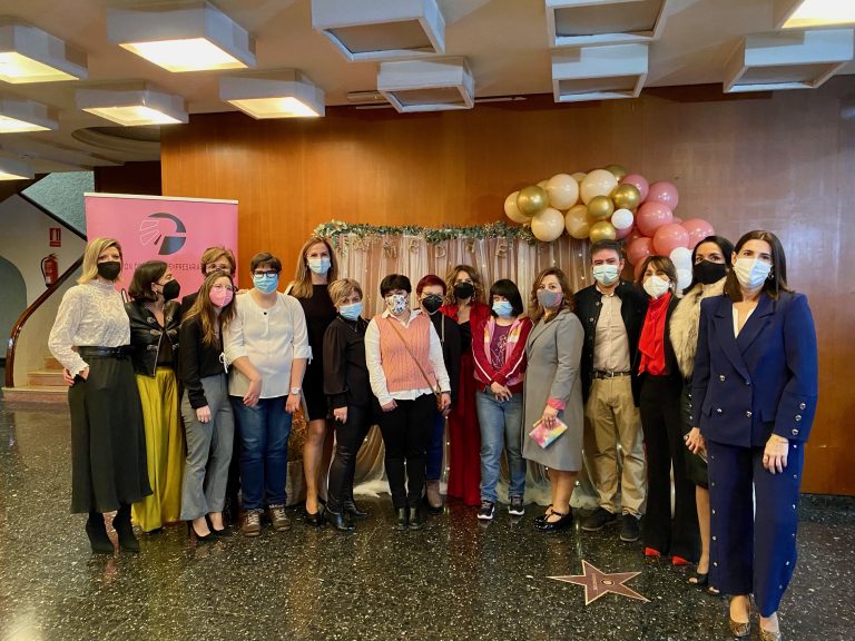 AMEDHE celebra la XI Gala de reconocimiento a la trayectoria de la mujer empresaria de Hellín en el Teatro Victoria