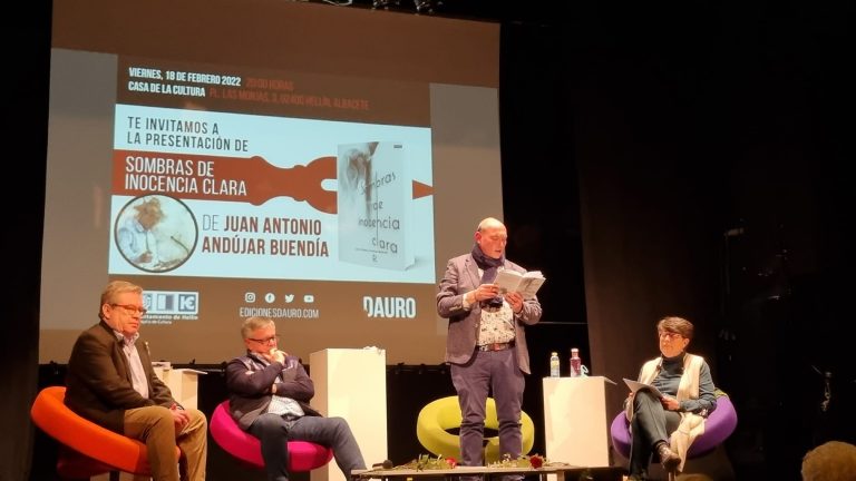 Presentado el poemario de Juan A. Andújar, “Sombras de inocencia clara”